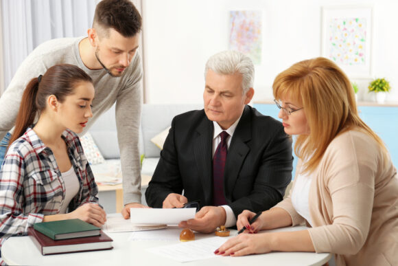 Family,consulting,notary,public,at,office